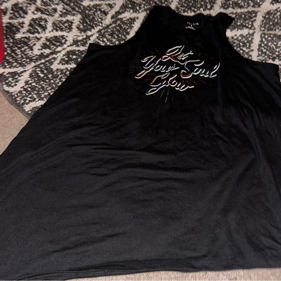 Gently used Torrid size 1 tank top. Comes from smoke, pet, and bug free home. - Picture 3 of 5